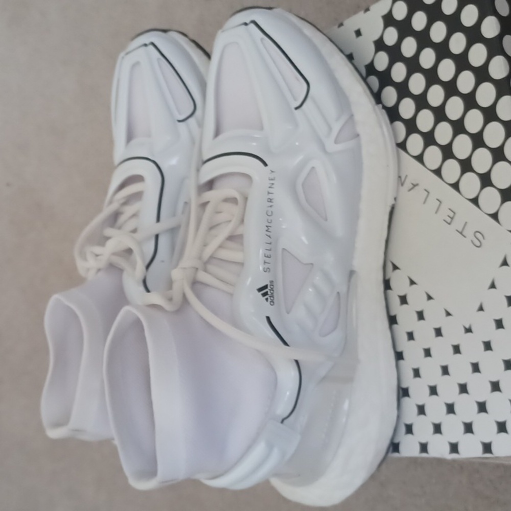 Adidas by Stella McCartney Ultra Boost 22 Elevated White Sneakers Women's SZ 7.5